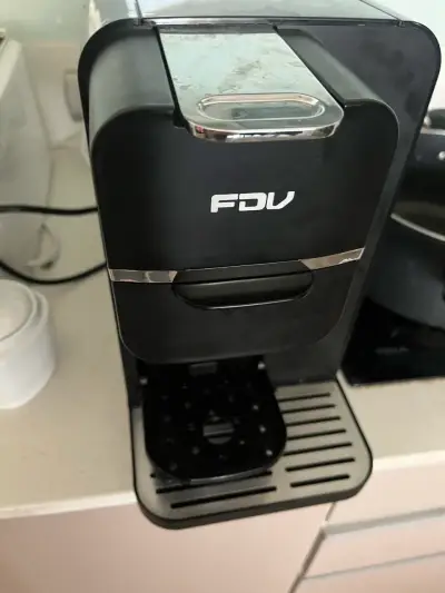 Cafetera eléctrica FDV negra compacta - miniatura 1