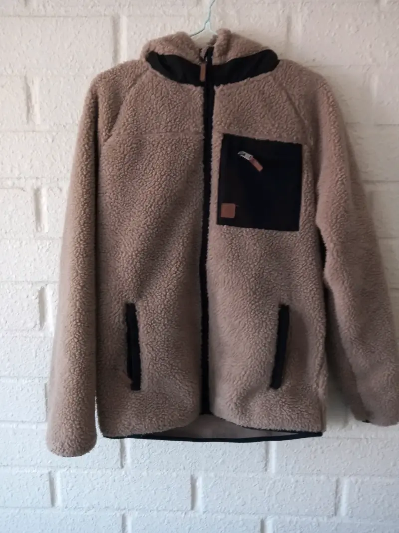 Chaqueta de lana con capucha color beige