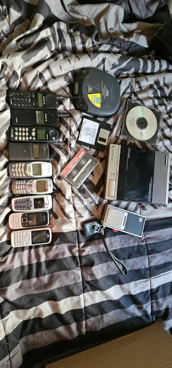 Lote de teléfonos móviles antiguos y accesorios