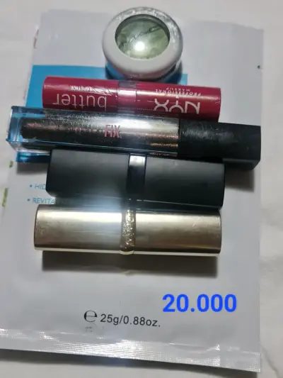 Set de Maquillaje Variado con Labiales y Sombras - miniatura 1
