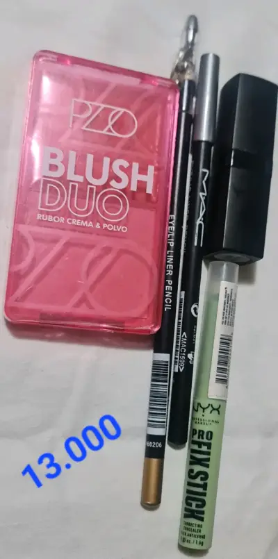 Set de Maquillaje Variado con Labiales y Sombras - miniatura 5