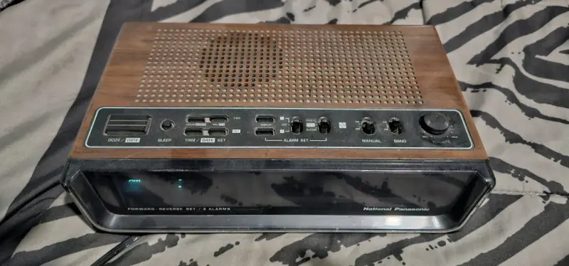 Radio reloj despertador vintage National Panasonic - 1