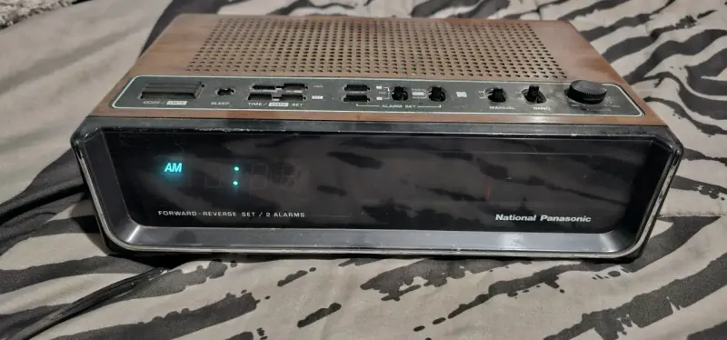 Radio reloj despertador vintage National Panasonic - 2