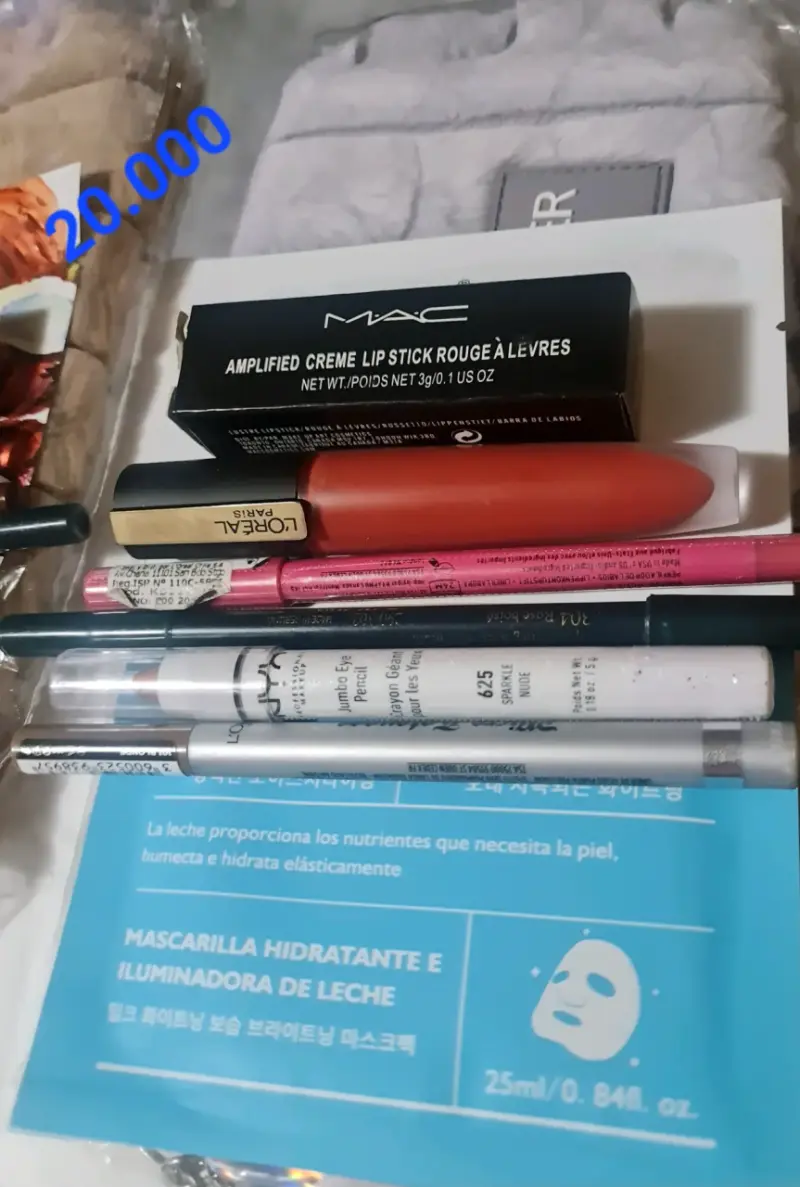 Set de maquillaje MAC y L'Oréal con mascarilla hidratante