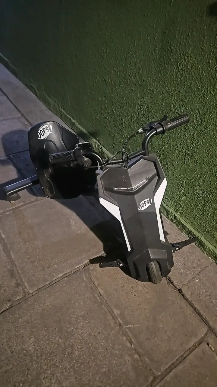 Triciclo eléctrico drift  marca Jops