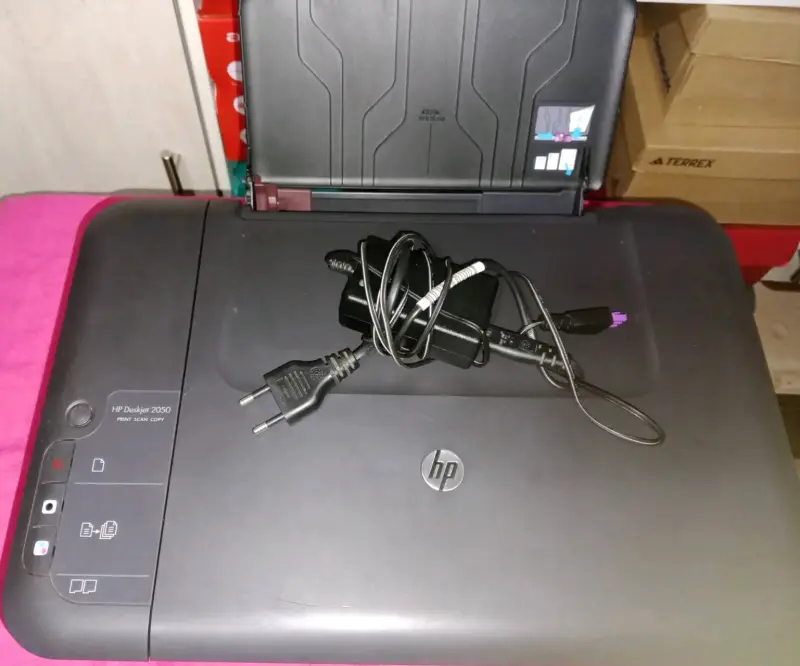 Impresora multifuncional HP Deskjet 2050 - 2
