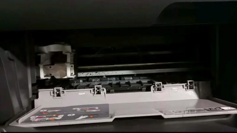 Impresora multifuncional HP Deskjet 2050 - 3
