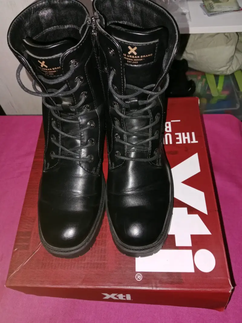 Botas de eco cuero negras Xti para mujer