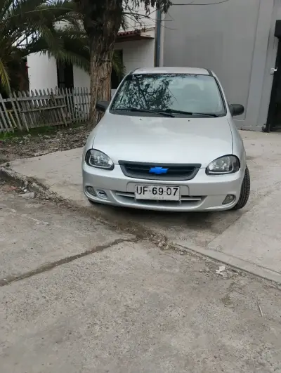 Auto Chevrolet Corsa 2001 en buen estado - miniatura 1