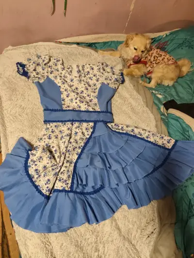 Vestido folclórico azul con estampado floral - miniatura 1