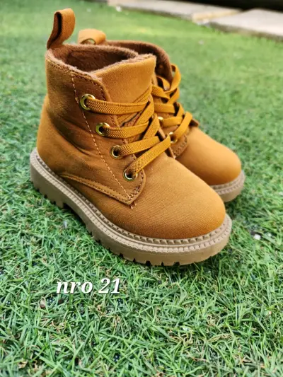Botines de niño color mostaza con forro cálido - miniatura 1