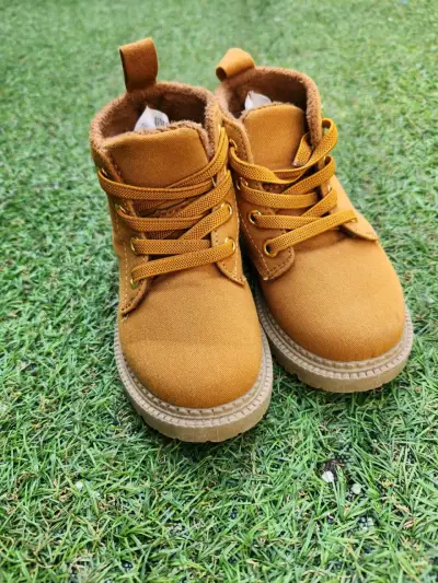 Botines de niño color mostaza con forro cálido - miniatura 2