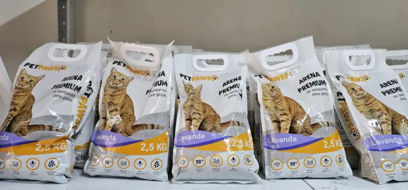 Arena para gatos PetPaws Premium Lavanda 2.5 kg