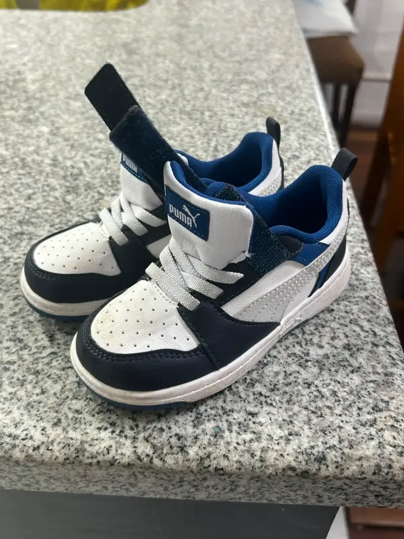 Zapatillas deportivas para niños Puma blancas y azules