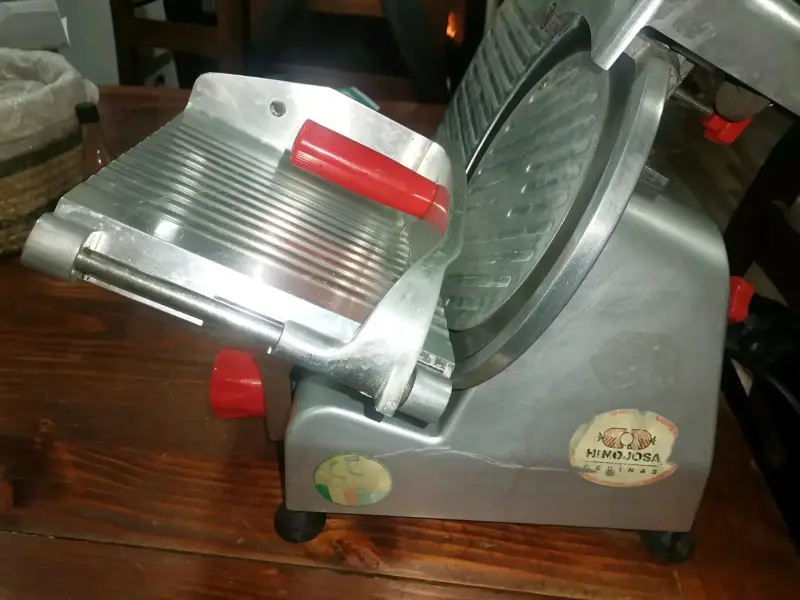 Maquina Cortadora de fiambres Beckers - 1