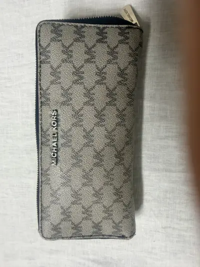 Billetera Michael Kors con diseño elegante - miniatura 1