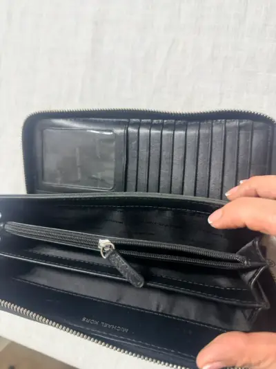 Billetera Michael Kors con diseño elegante - miniatura 2