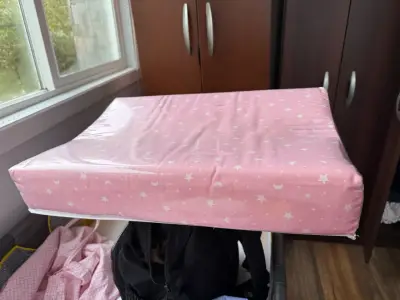 Mudador para bebé rosa con estrellas - miniatura 2