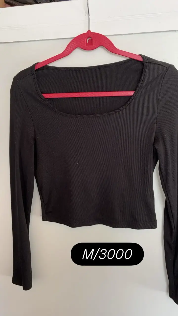 Polera negra manga larga talla M