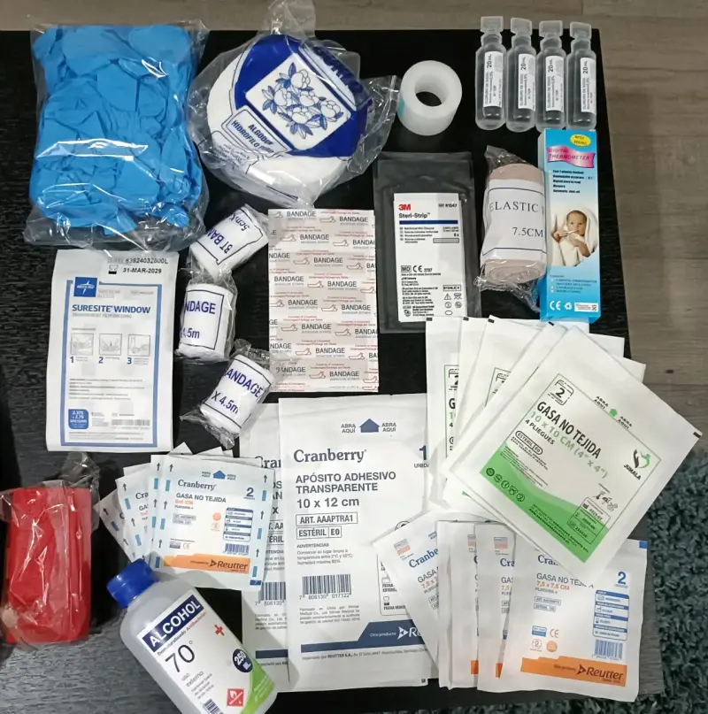 Kit de primeros auxilios completo en caja plástica - 2