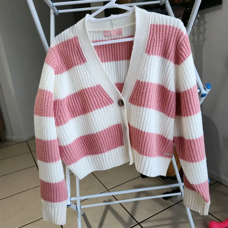 Cardigan de rayas rosadas y blancas para mujer