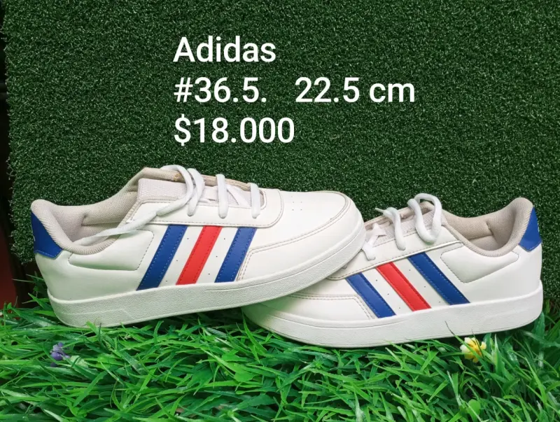 Zapatillas Adidas blancas con rayas rojas y azules
