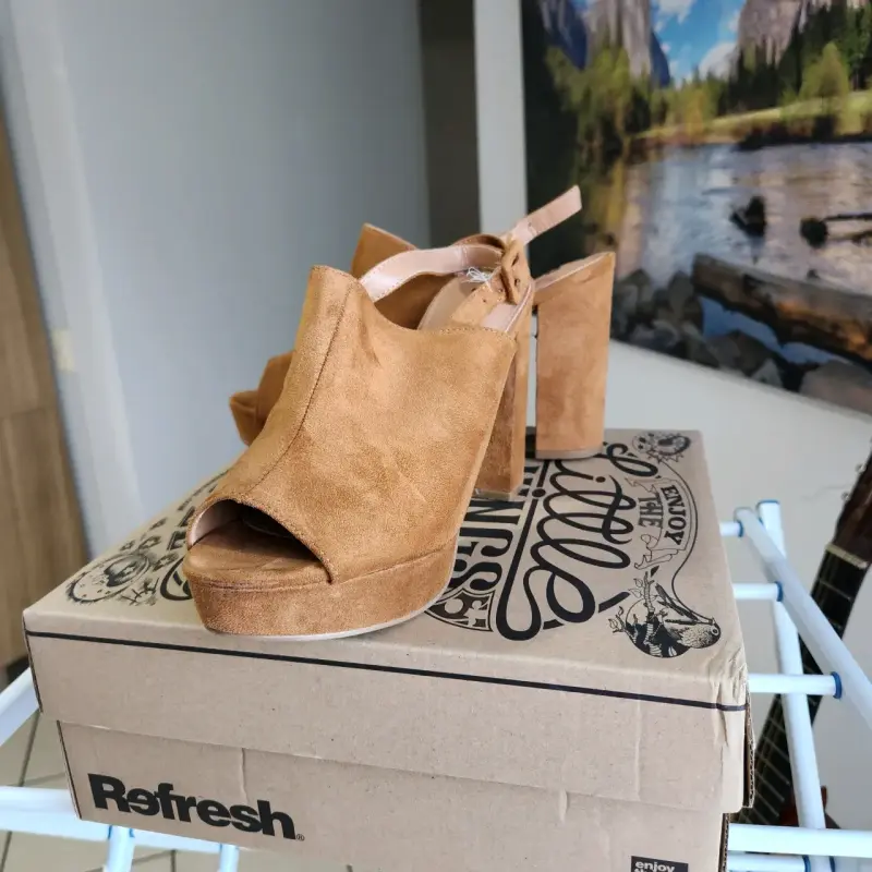 Sandalias de tacón alto camel Refresh