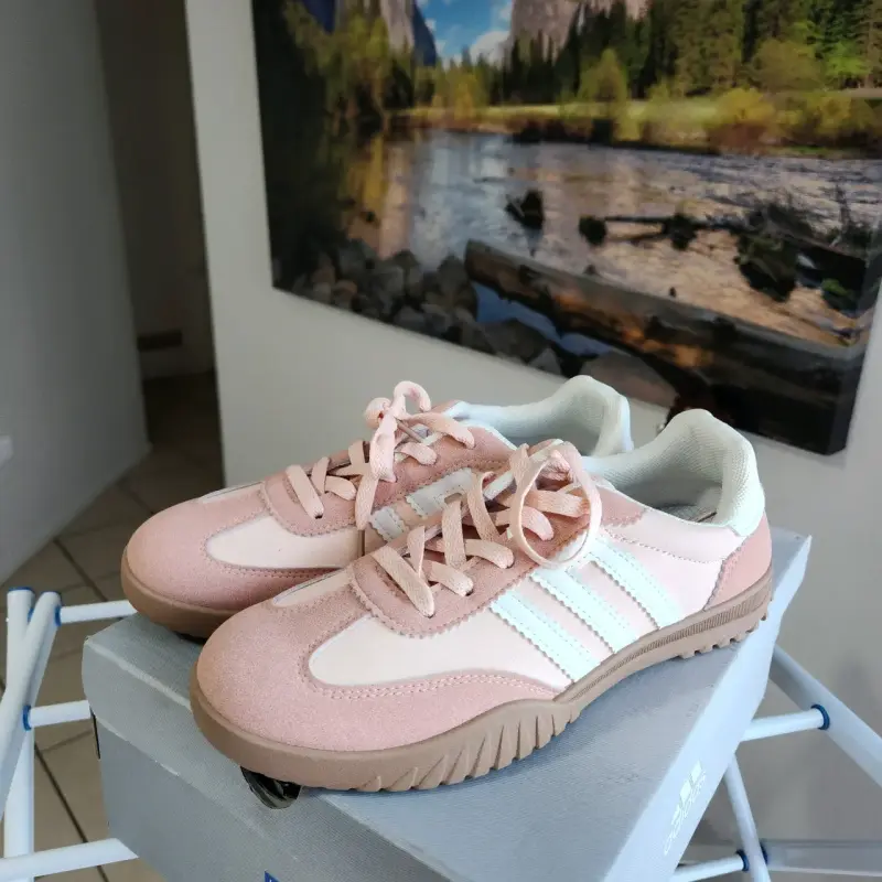 Zapatillas deportivas rosadas para mujer
