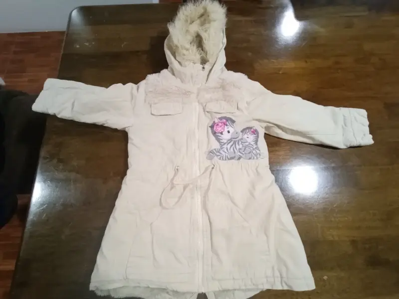 Abrigo de niña con capucha y diseño de gato - 4