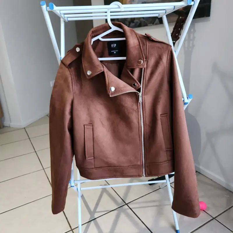 Chaqueta marrón para mujer