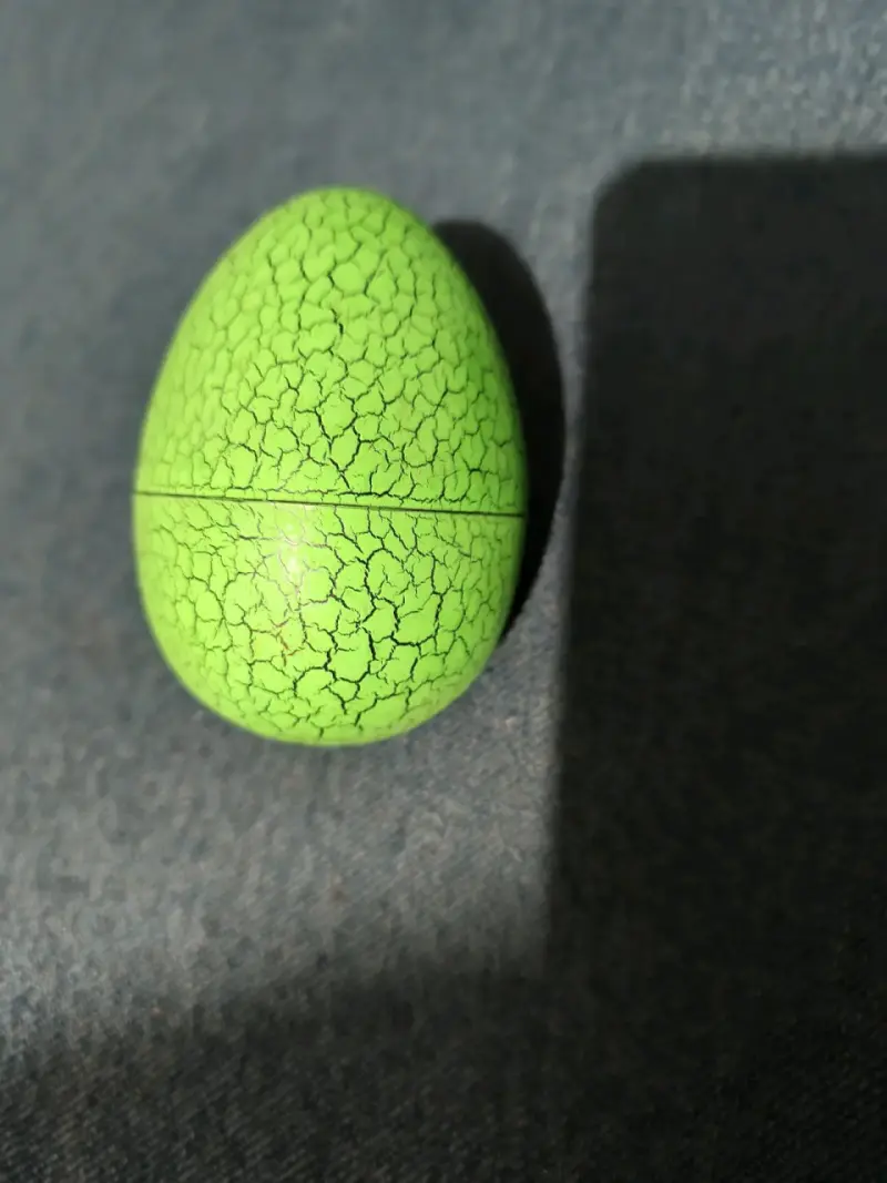 Huevos sorpresa de dinosaurio con figuras - 6