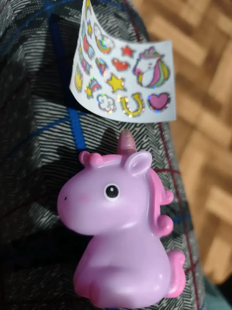 Juguetes de unicornio en cápsulas sorpresa - 2