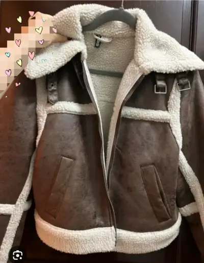 Chaqueta de ecocuero con forro de borrego - miniatura 2