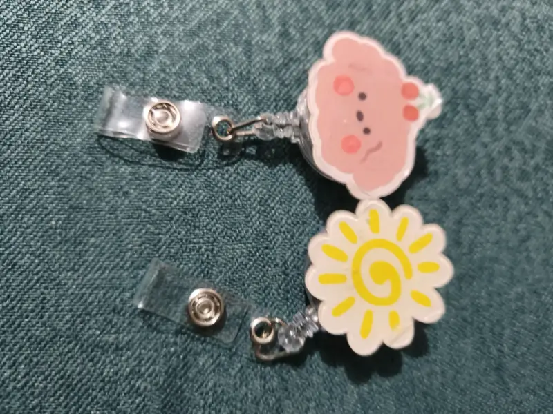 Set de porta credenciales con diseños kawaii - 1