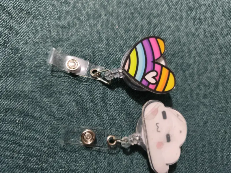Set de porta credenciales con diseños kawaii - 4