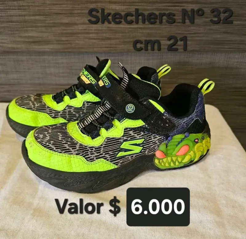 Zapatillas Skechers para niños talla 32 verde y negro