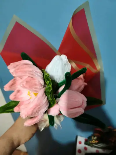 Ramo de flores artificiales de felpa en colores pastel - miniatura 3