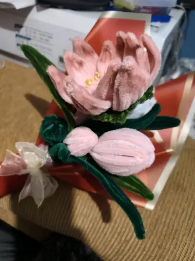 Ramo de flores artificiales de felpa en colores pastel - miniatura 4