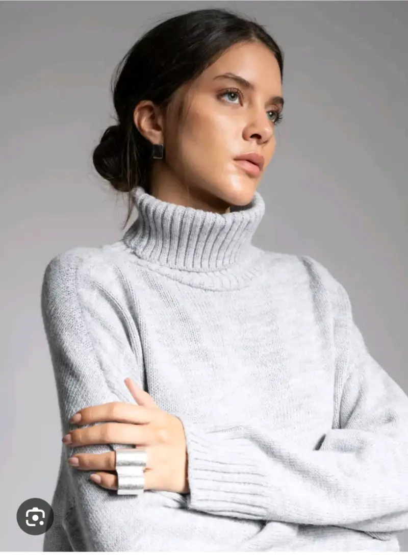 Suéter de cuello alto gris para mujer - 1