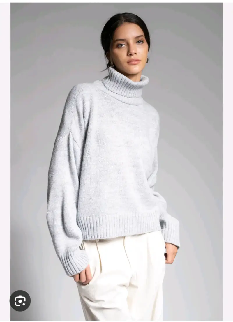Suéter de cuello alto gris para mujer - 2