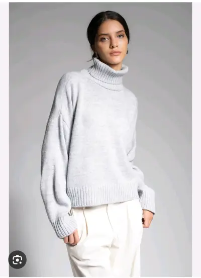 Suéter de cuello alto gris para mujer - miniatura 2