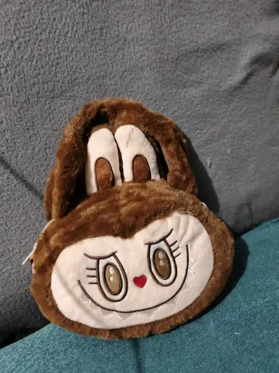 Bolso peq de felpa con diseño de Labubu - miniatura 3