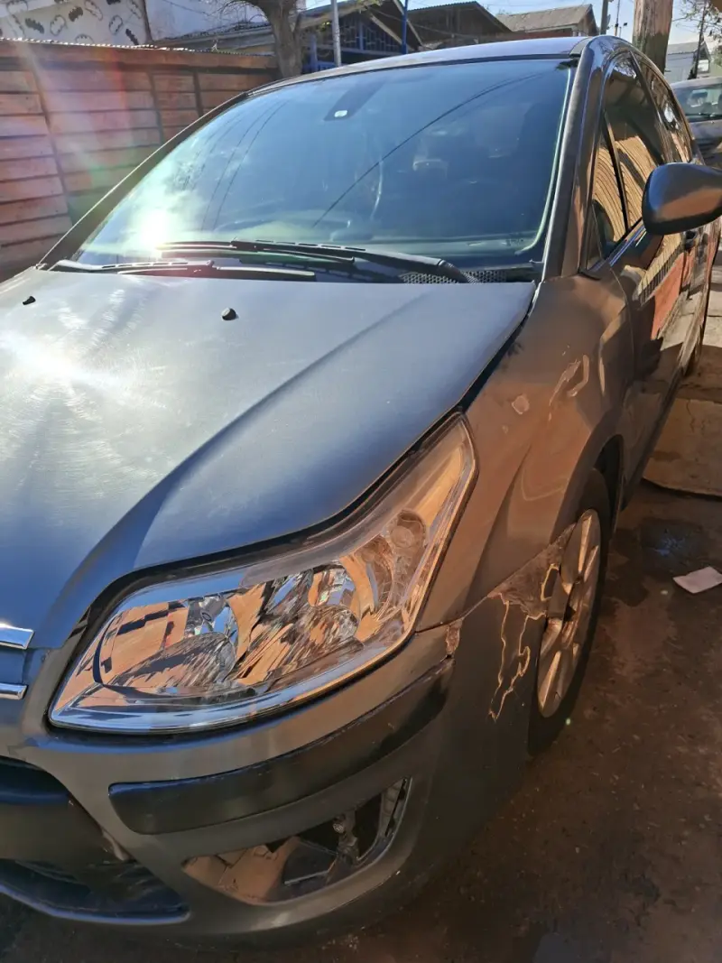 Citroën C4 Hatchback en buen estado - 2