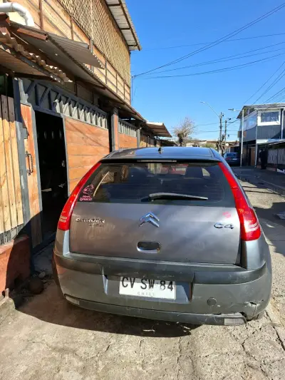 Citroën C4 Hatchback en buen estado - miniatura 4