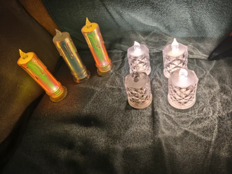 Velas LED decorativas multicolor y transparentes - 1