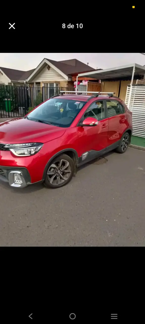 SUV rojo en buen estado con interior moderno - 5