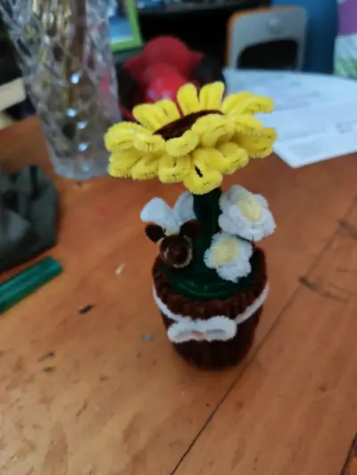 Decoración de flores de chenille en maceta - miniatura 2