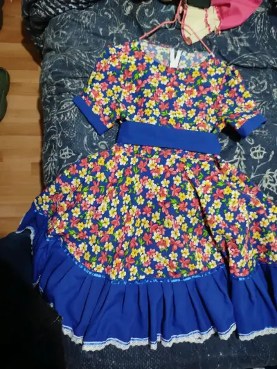 Vestido folclórico floral para mujer - miniatura 1