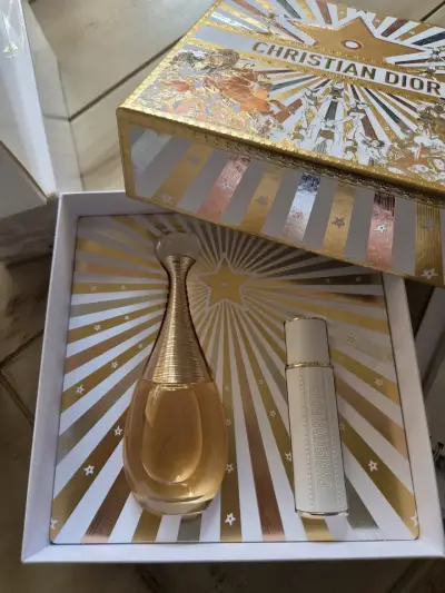 Set de Perfume Christian Dior con Estuche Dorado - miniatura 1
