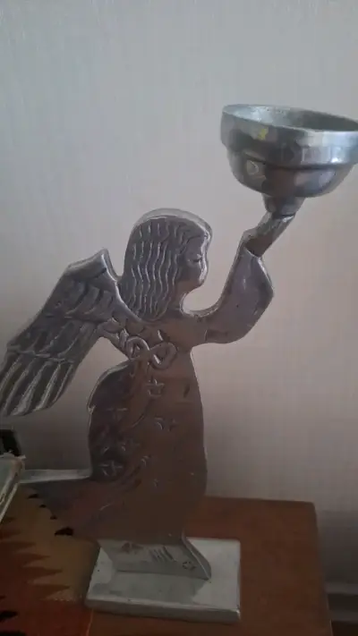 Figura decorativa de ángel en metal - miniatura 2
